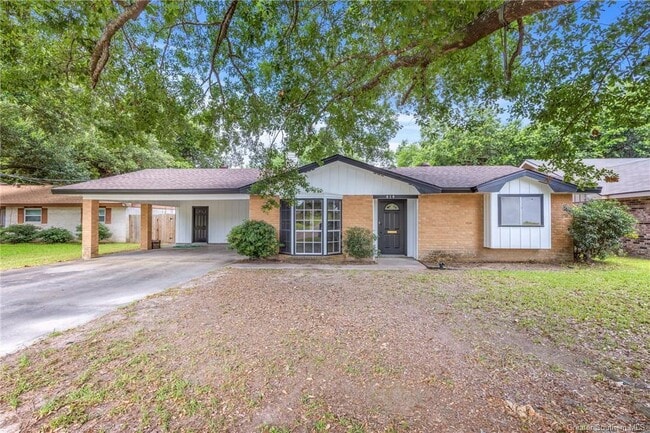 Foto del edificio - 414 Crestwood St