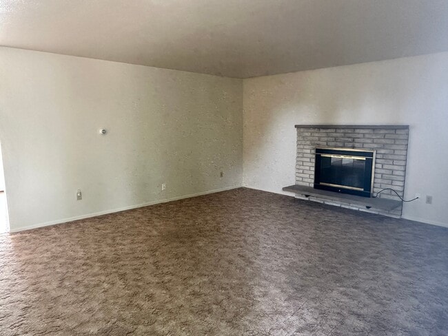 Building Photo - 5707 Sunset Ln