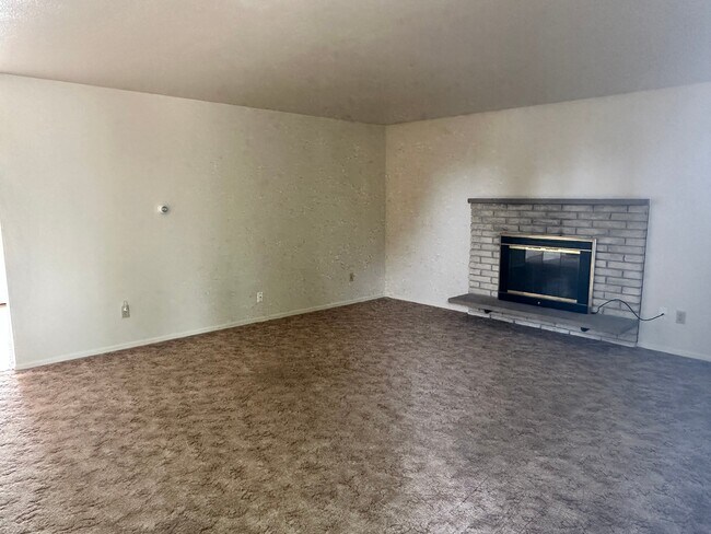 Foto del edificio - 5707 Sunset Ln