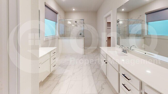 Foto del edificio - 538 Torrey Pines Cir