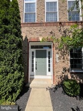 Building Photo - 3152 Yeager Dr
