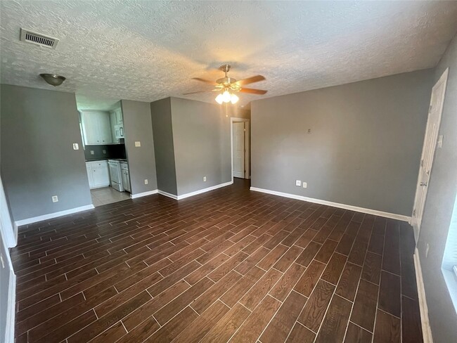 Building Photo - 4518 Oak Shadows Dr