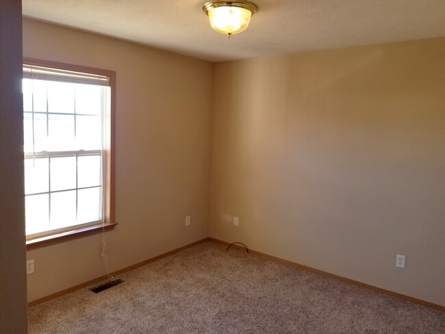 Front Bedroom - 819 N Pinewood Ave