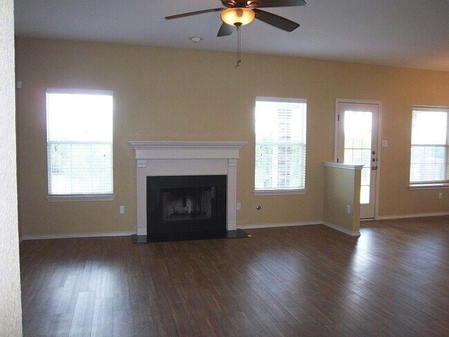 Foto del edificio - 15105 Dodge Cattle Cove