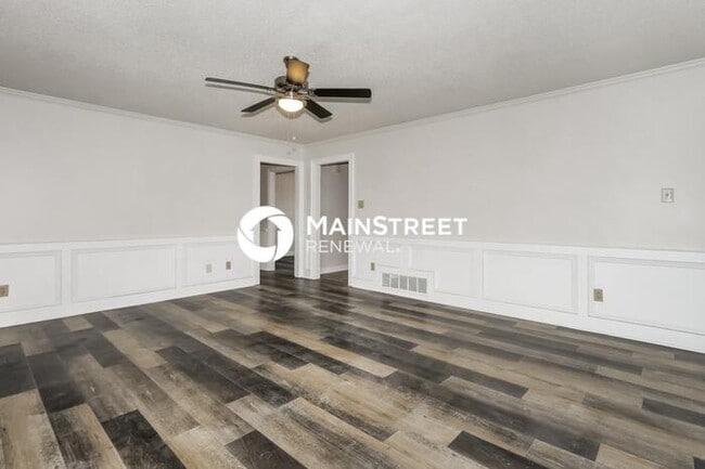 Building Photo - 4 Bedroom Pet-Friendly Home in COLLIERVILLE, TN with Main Street Renewal