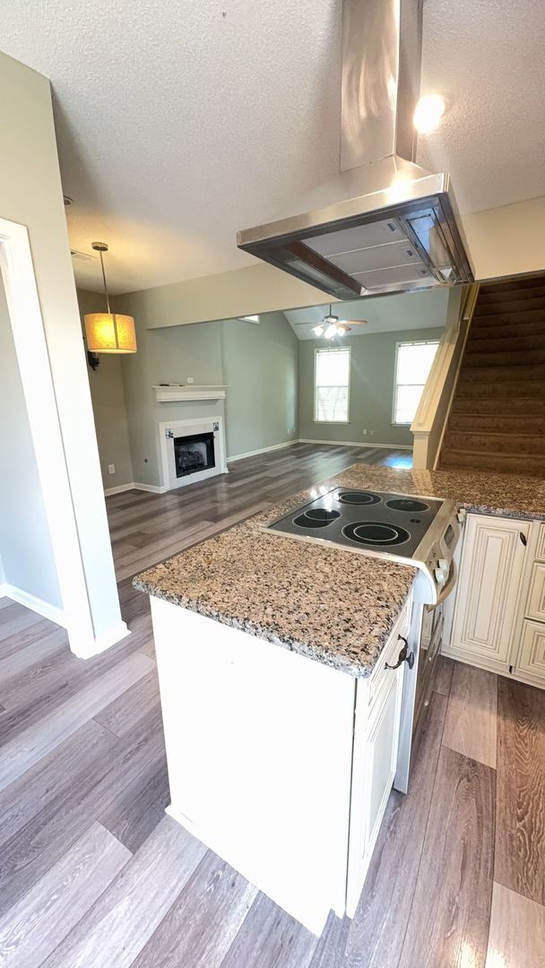 Building Photo - Spacious 3-Bedroom Home with Double Garage...