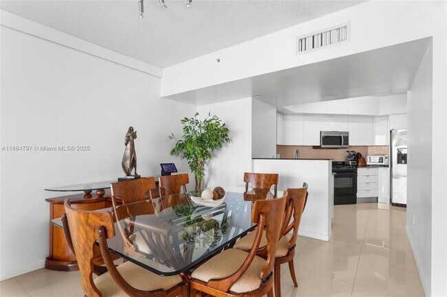 Foto del edificio - 16699 Collins Ave