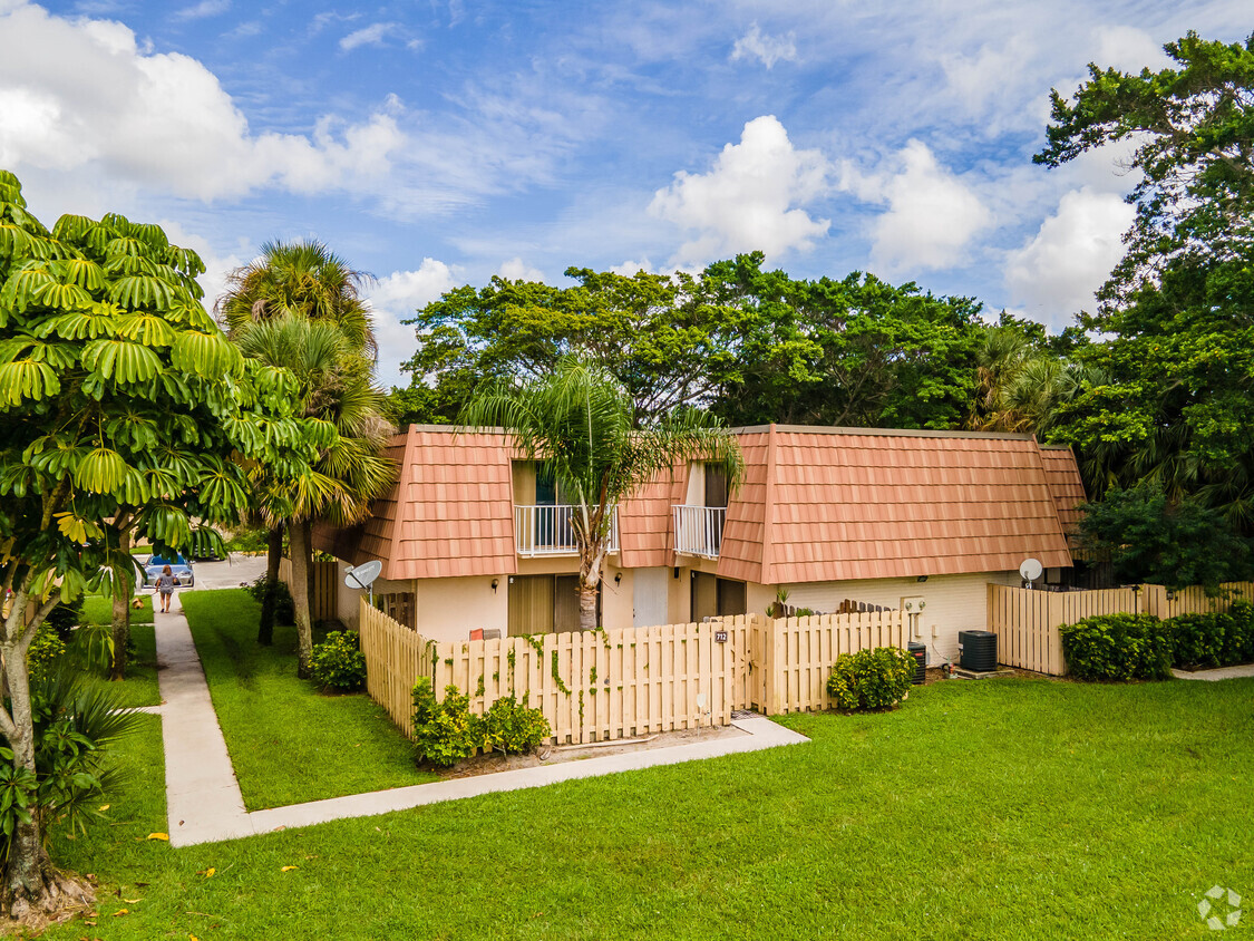 Primary Photo - Waterside Luxury Townhomes