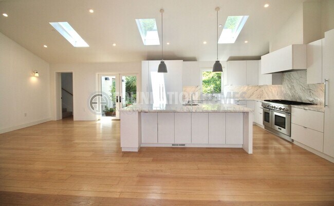 Foto del edificio - Serene Home with Pool in Quiet & Convenien...