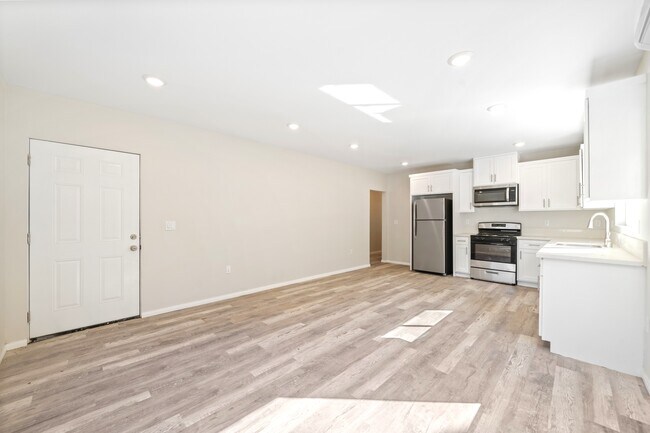 Foto del edificio - 324 W 51st St
