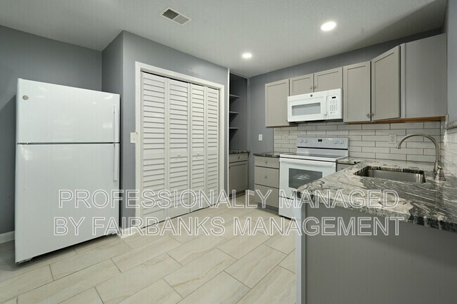 Building Photo - 6405 E 150th St