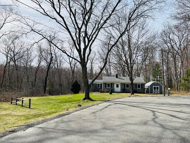 Foto del edificio - 22 Eisenhower Ln