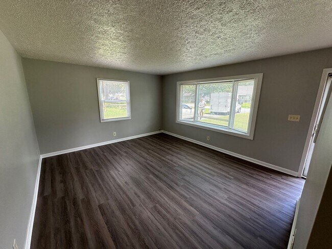 Foto del edificio - House for rent: Four bedroom,One bath, sto...