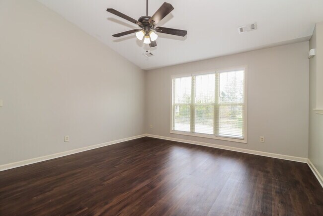 Building Photo - 223 Comet Ct