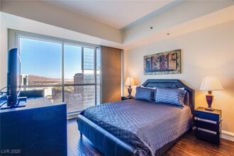 Building Photo - 2700 S Las Vegas Blvd