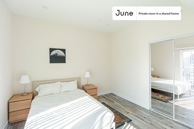 Foto del edificio - Private bedroom in 5 bed/5 bath Home