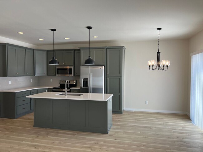 Foto del edificio - 1360 Goldenwood Dr