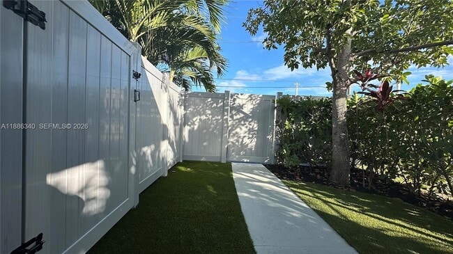 Photo - 1109 NE 6th Ave Apartment