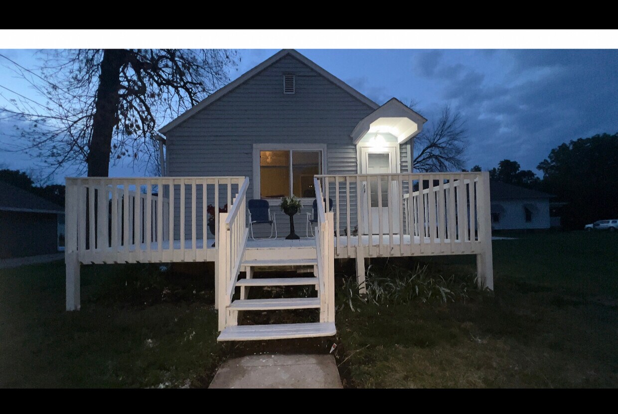 Primary Photo - 305 Shelby St