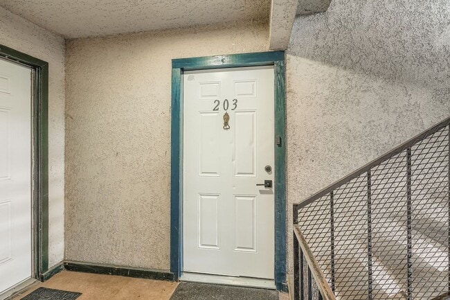 Photo - 2 Bed / 1 Bath spacious second floor condo...