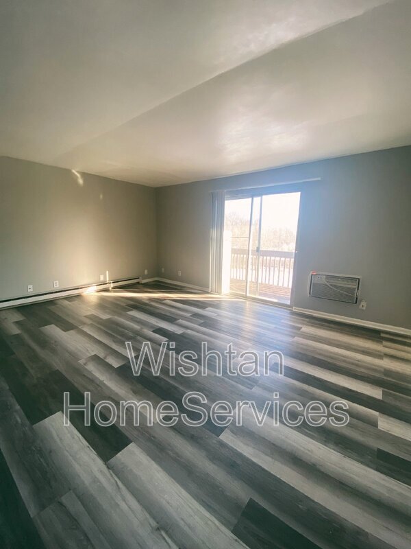 220 Charleston Blvd Unit Apt 2, IL 61455 Condo for Rent in