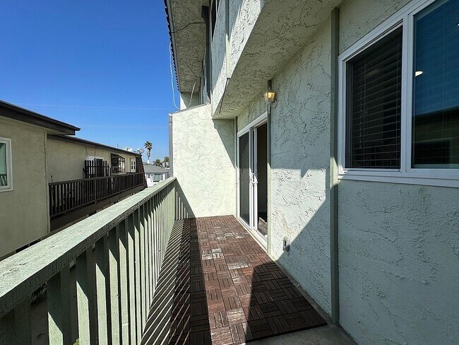 Foto del edificio - 2422 Graham Ave