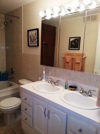 Primary Photo - 1151 61st E St