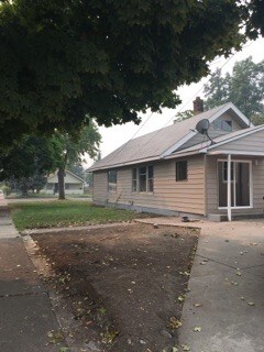 Building Photo - 2627 E Hoffman Ave
