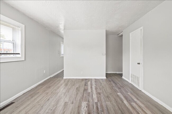 Foto del edificio - 1783-1783 Roosevelt Ave