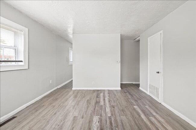 Building Photo - 1783-1783 Roosevelt Ave