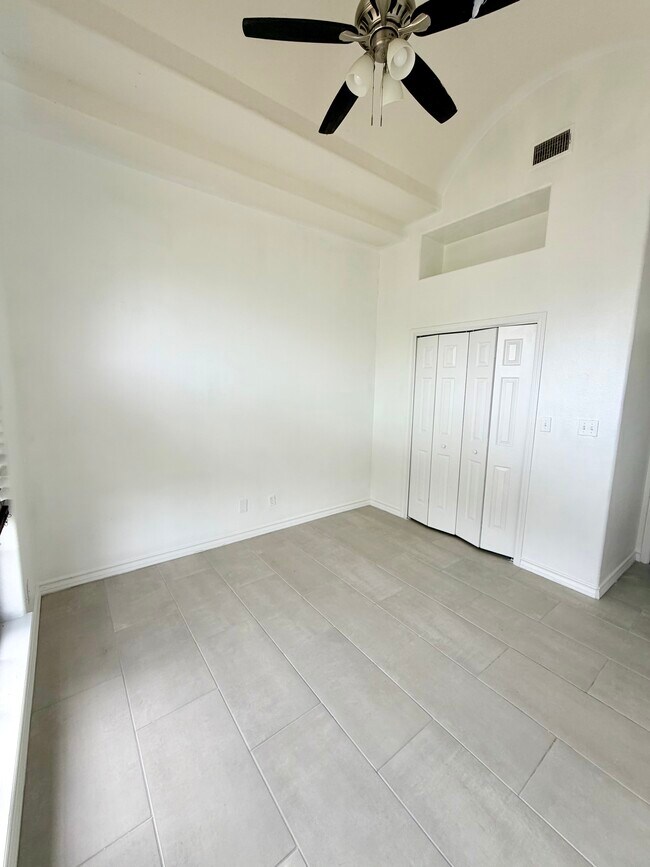 Foto del edificio - 1707 Crown Pointe Blvd