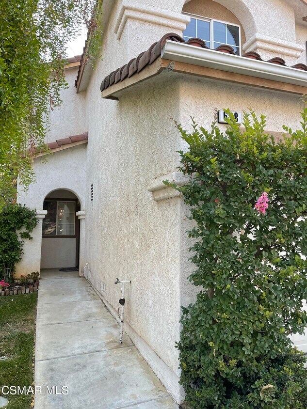 618 Hooper Ave, Simi Valley, CA 93065 Condo for Rent in Simi Valley