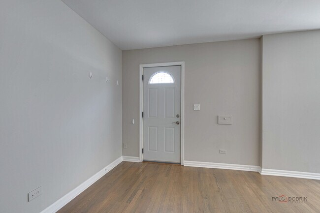 Building Photo - 808 E Rockland Rd