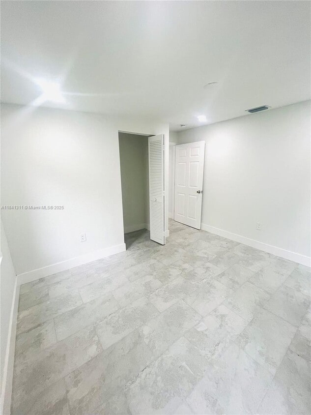 Foto principal - 8000 NW 11th Ave