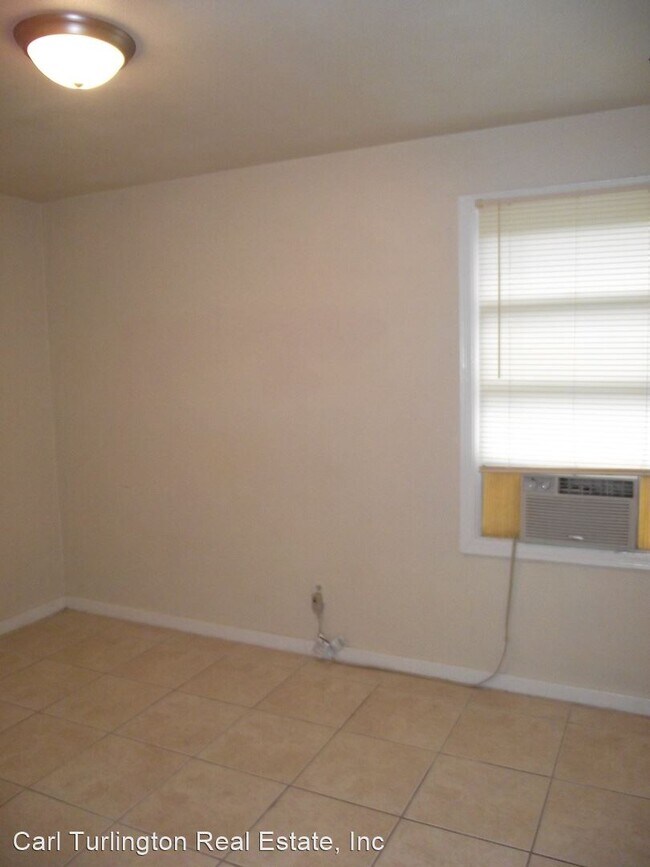 Building Photo - 2 br, 1 bath House - 820 NW 24 AVE