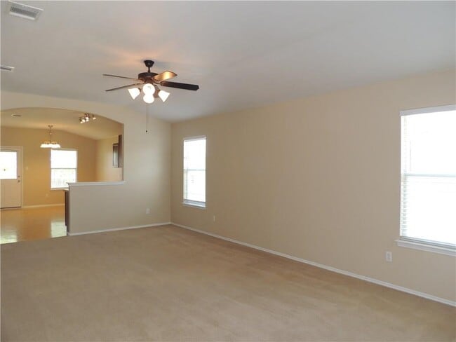 Building Photo - 315 Feathergrass Dr