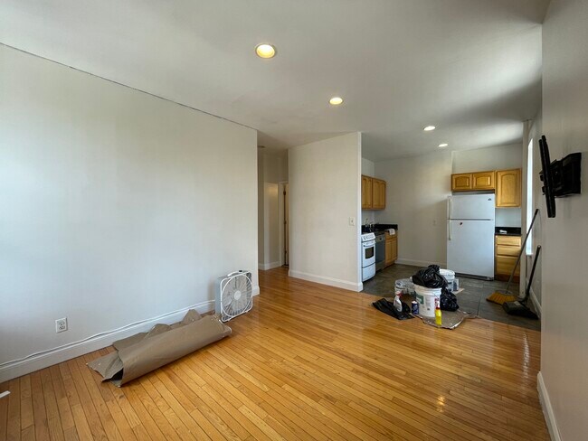 Building Photo - 1565 Lexington Ave