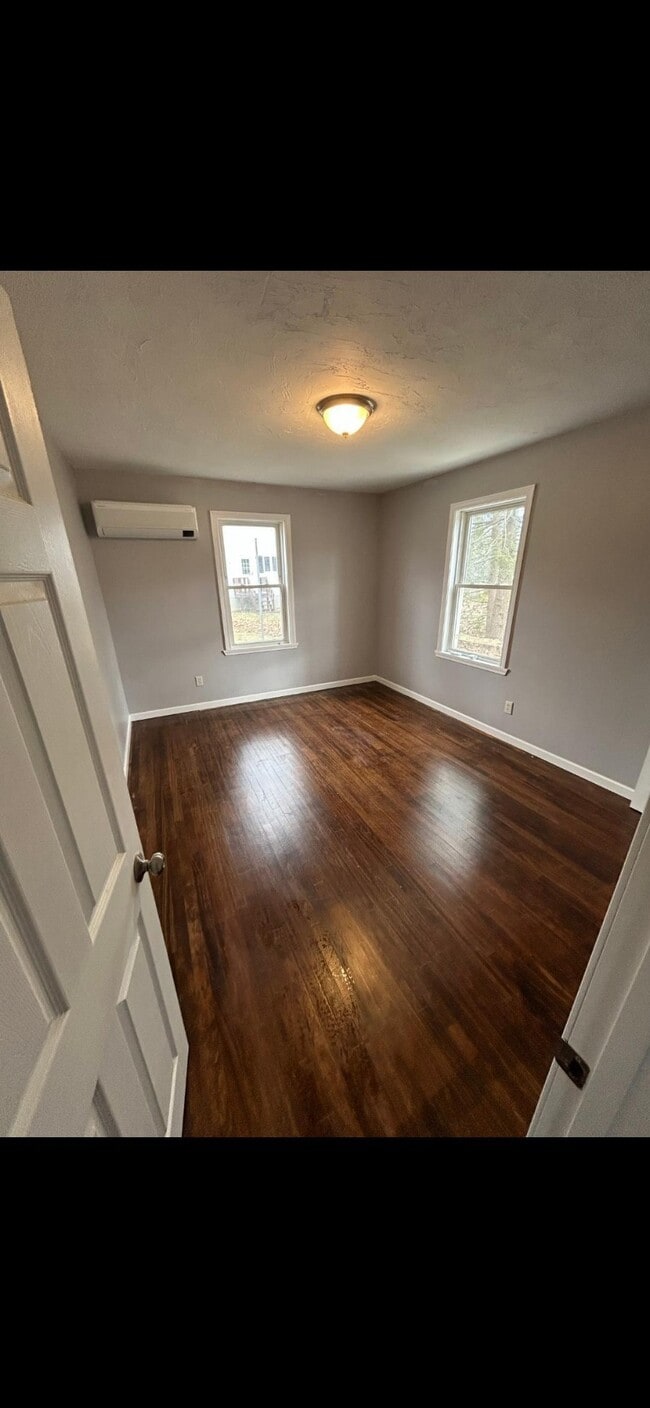 Bedroom 1 - 3 Morris St