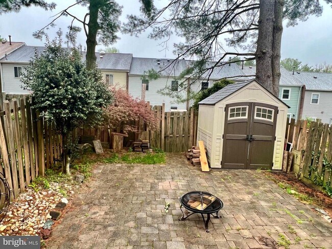 Foto del edificio - 5576 Hollins Ln