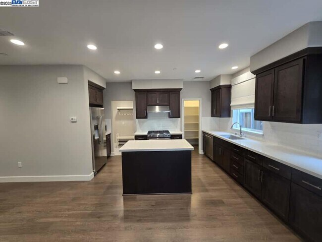 Foto del edificio - 8553 Waveside Wy