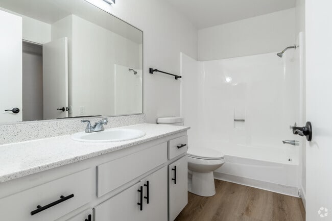 2BR, 1BA - 965SF - Stone Creek Apartments