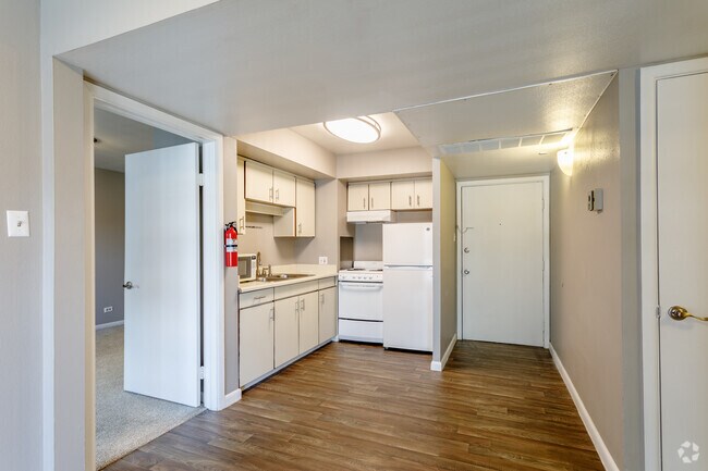 2HAB, 1BA - 750 ft² - Eleven13