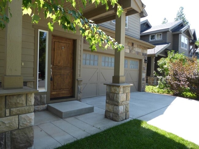Building Photo - 3 br, 2.5 bath House - 61150 Snowbrush Drive