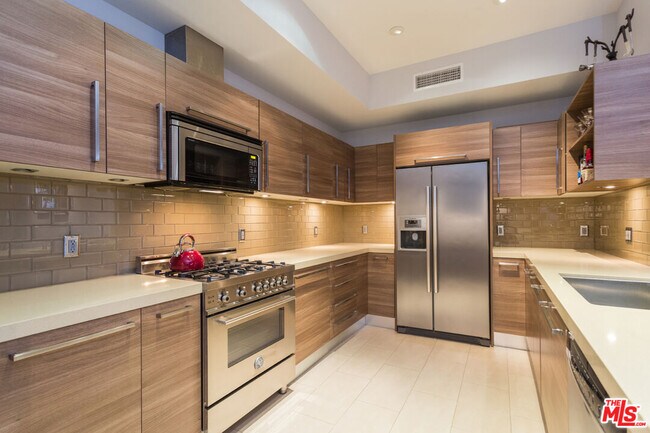 Foto del edificio - 855 N Croft Ave