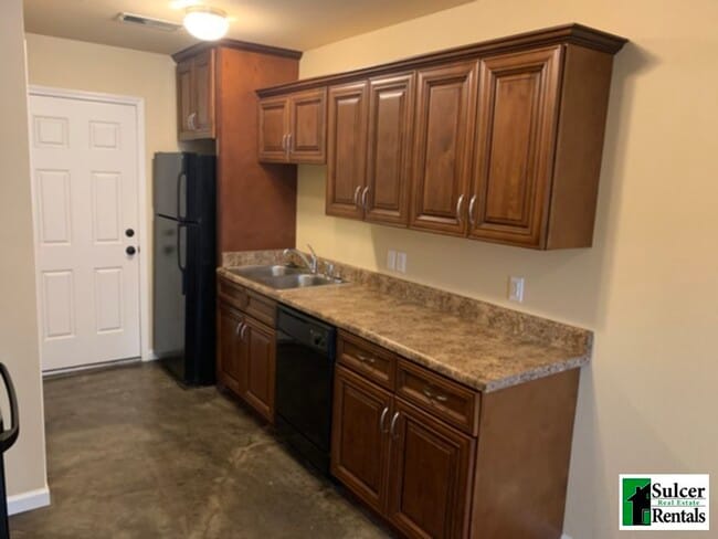 Building Photo - The Oaks: Water &amp; Sewer Included