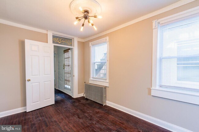 Building Photo - 713 S Milton Ave