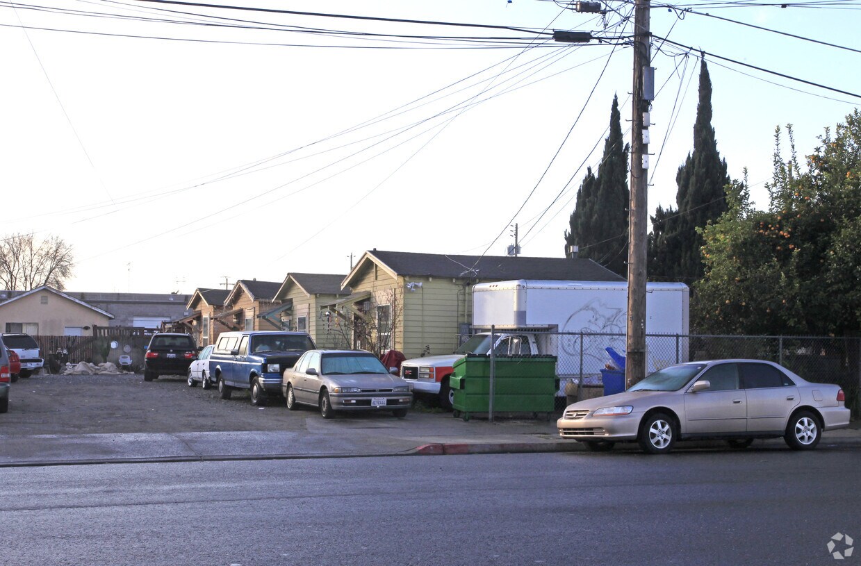 Primary Photo - 552 Horning St
