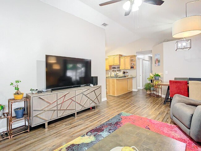 Foto del edificio - Spacious 3 Bedroom, 2 Bath Retreat on a Quiet Cul-de-Sac