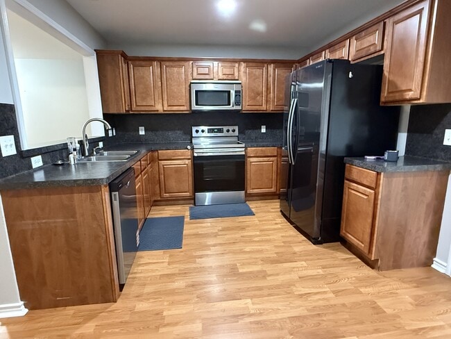 Building Photo - 105 Willow Brook Dr