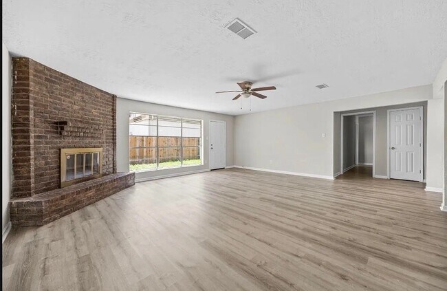Foto del edificio - 16523 Loch Maree Ln
